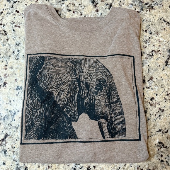 Banana Republic Tan Graphic Tee - Picture 1 of 3
